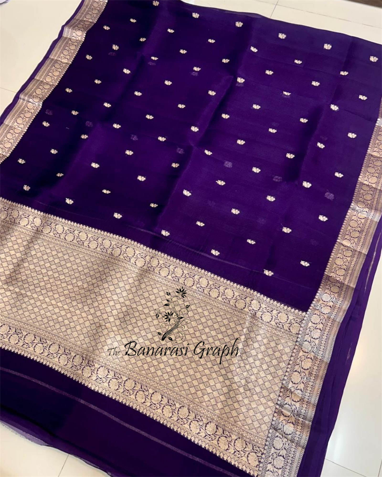 Pure Kora Handloom Silk - Kadhua Motifs Banarasi Saree