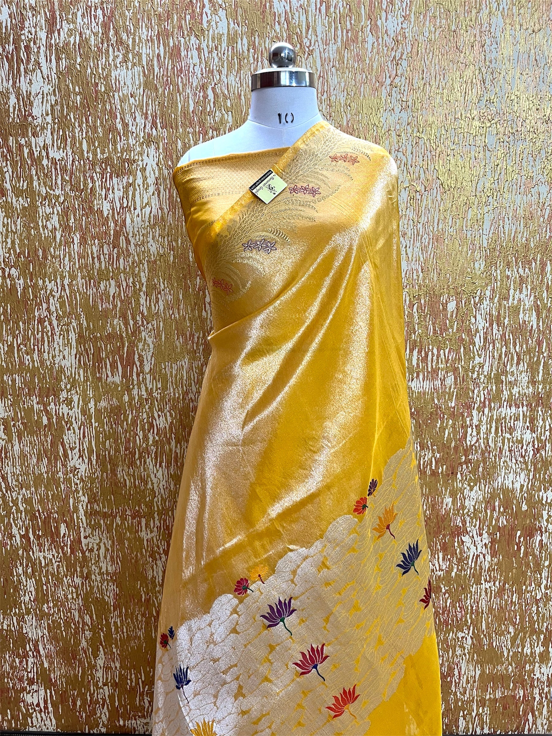 Gold Pure Tissue Handloom Silk with Meenakari Kadhua Motifs - Banarasi Saree