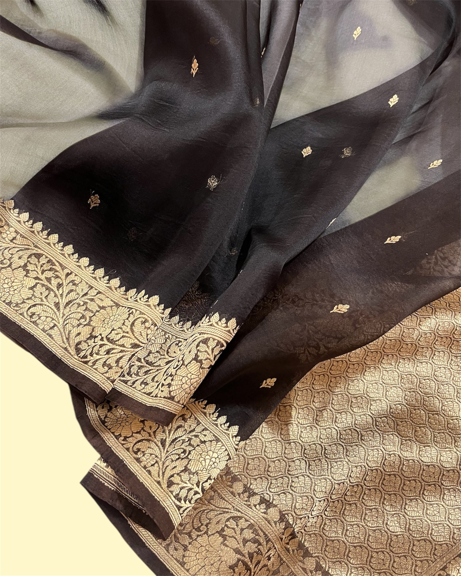 Pure Kora Handloom Silk - Kadhua Motifs Banarasi Saree