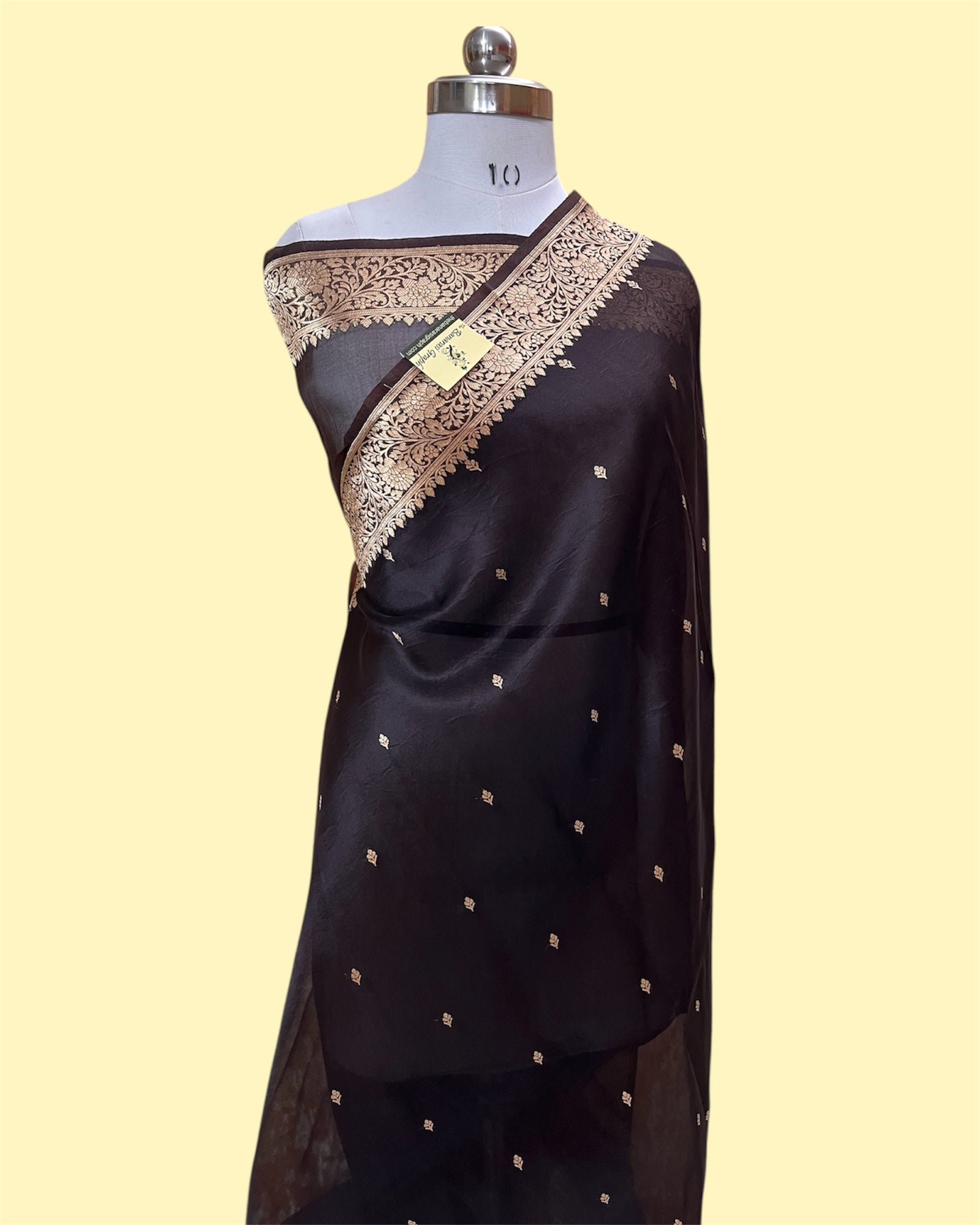 Pure Kora Handloom Silk - Kadhua Motifs Banarasi Saree