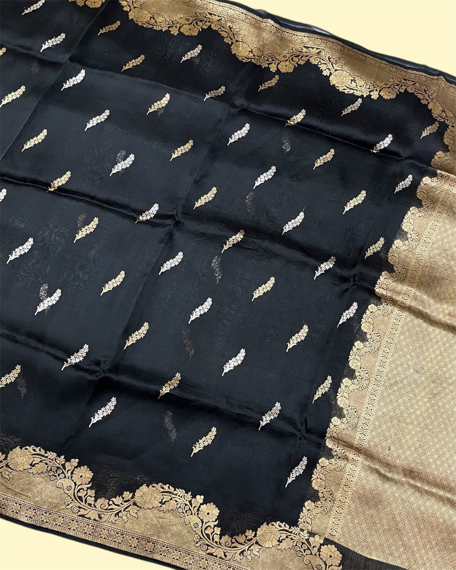 Black Pure Kora Handloom Silk - Kadhua Motifs Banarasi Saree
