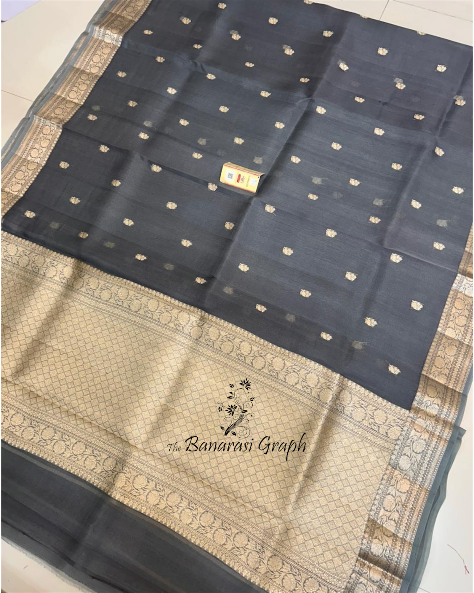 Pure Kora Handloom Silk - Kadhua Motifs Banarasi Saree
