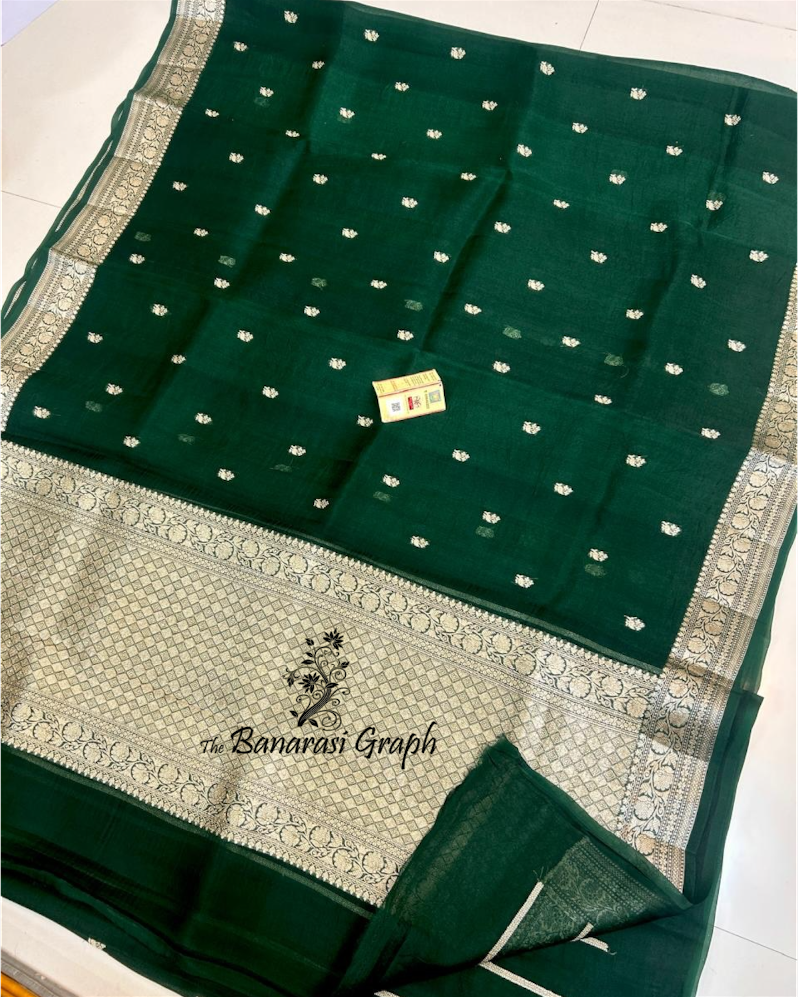 Pure Kora Handloom Silk - Kadhua Motifs Banarasi Saree