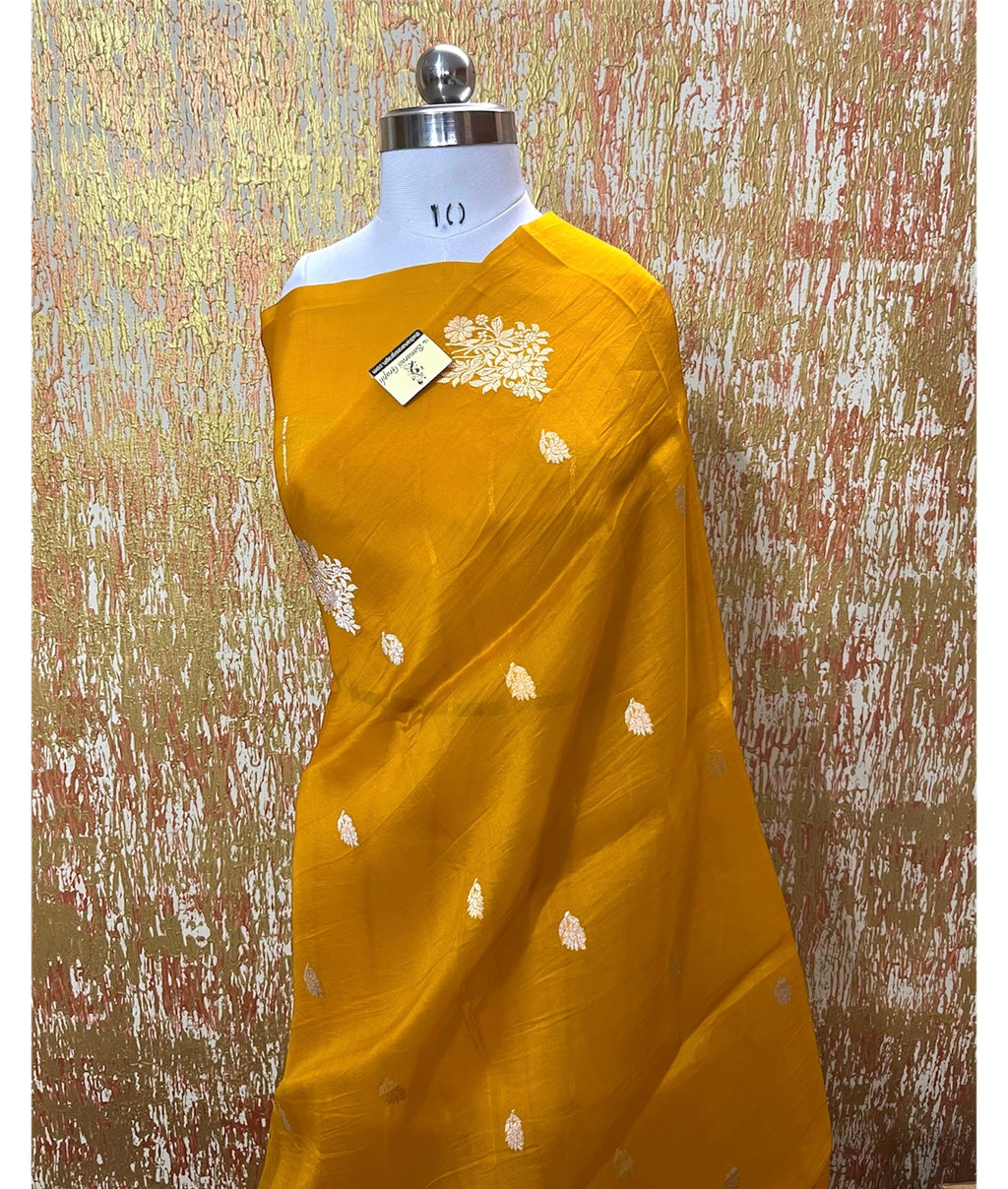 Pure Kora Handloom Silk - Kadhua Motifs Banarasi Saree