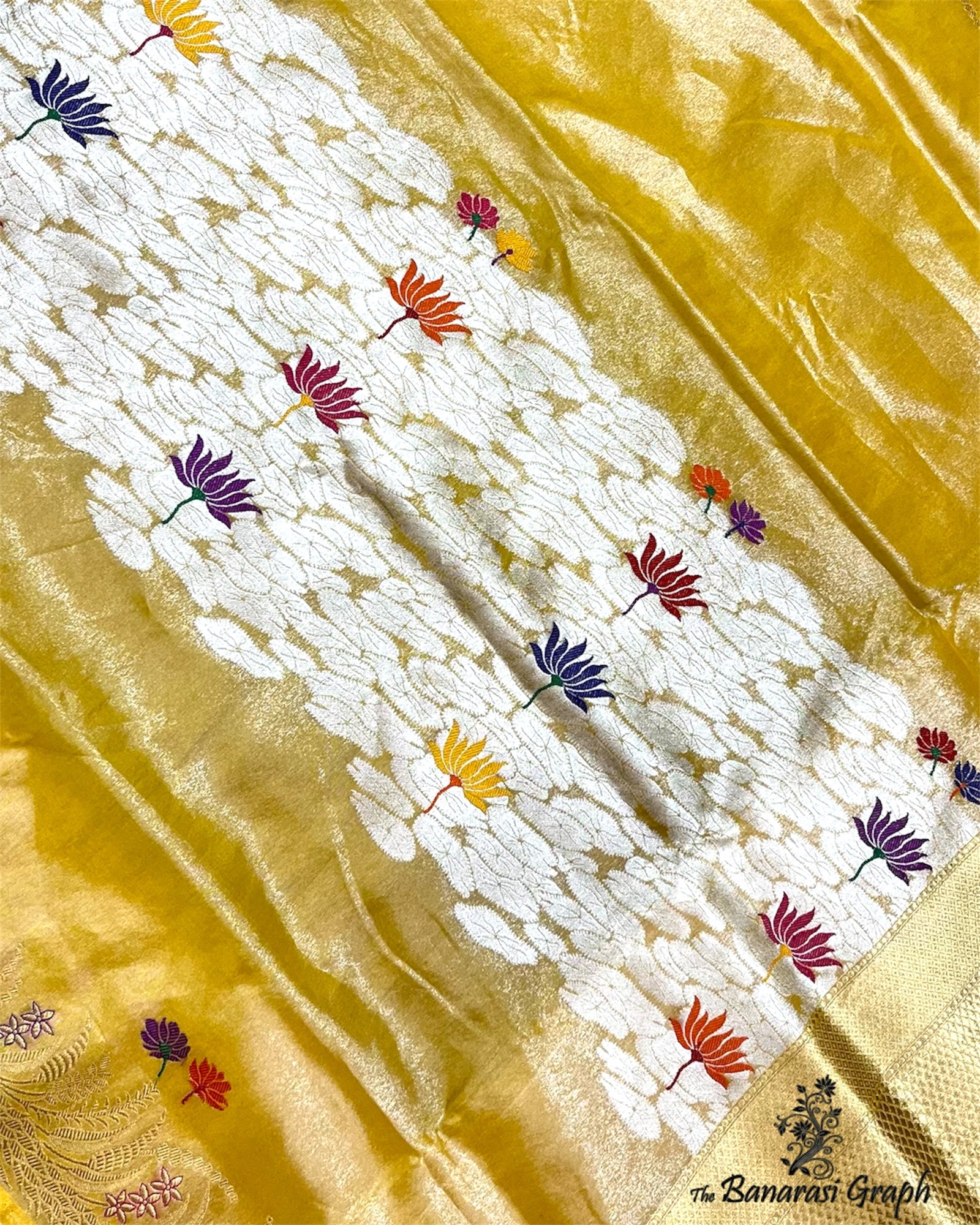 Gold Pure Tissue Handloom Silk with Meenakari Kadhua Motifs - Banarasi Saree