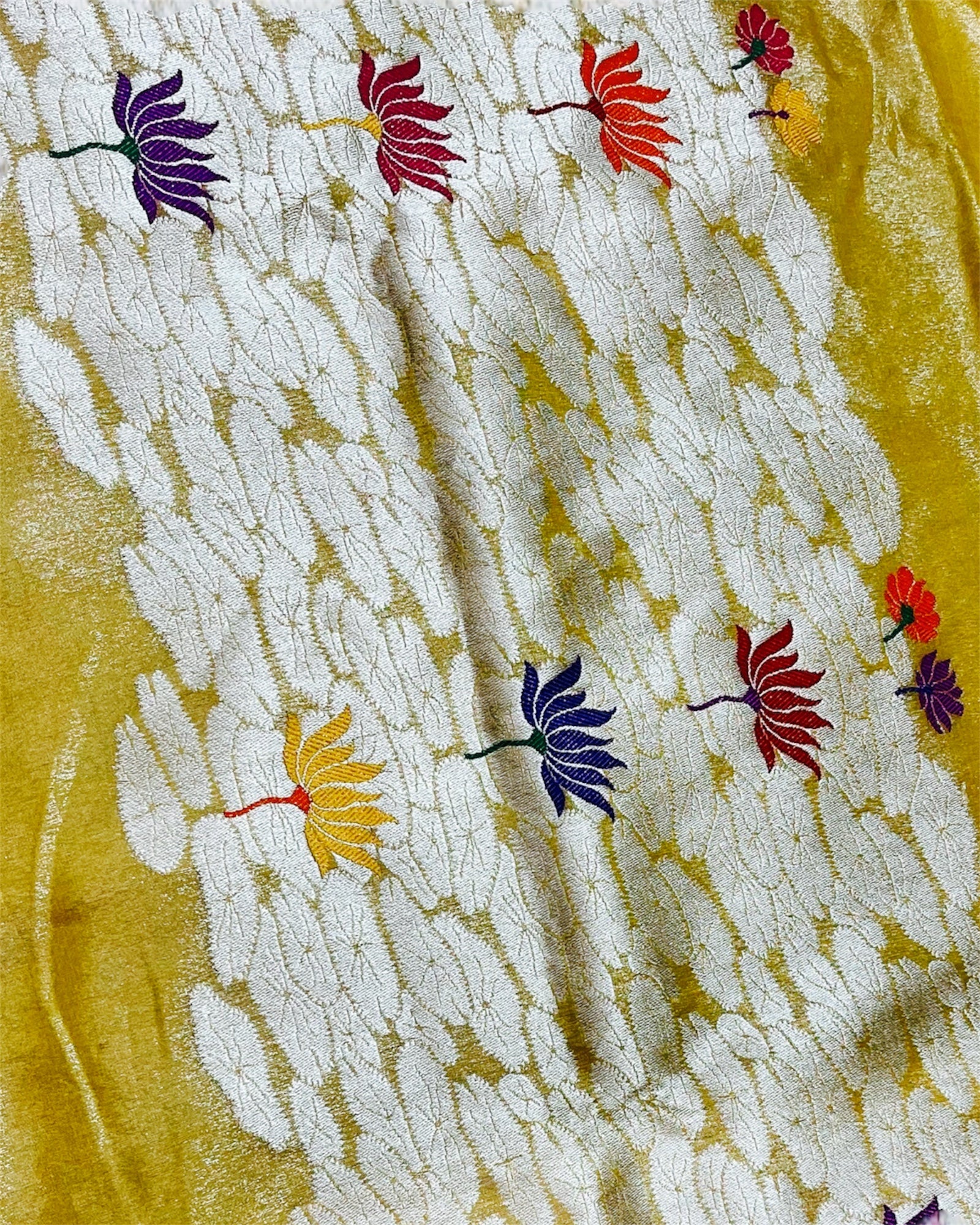 Gold Pure Tissue Handloom Silk with Meenakari Kadhua Motifs - Banarasi Saree