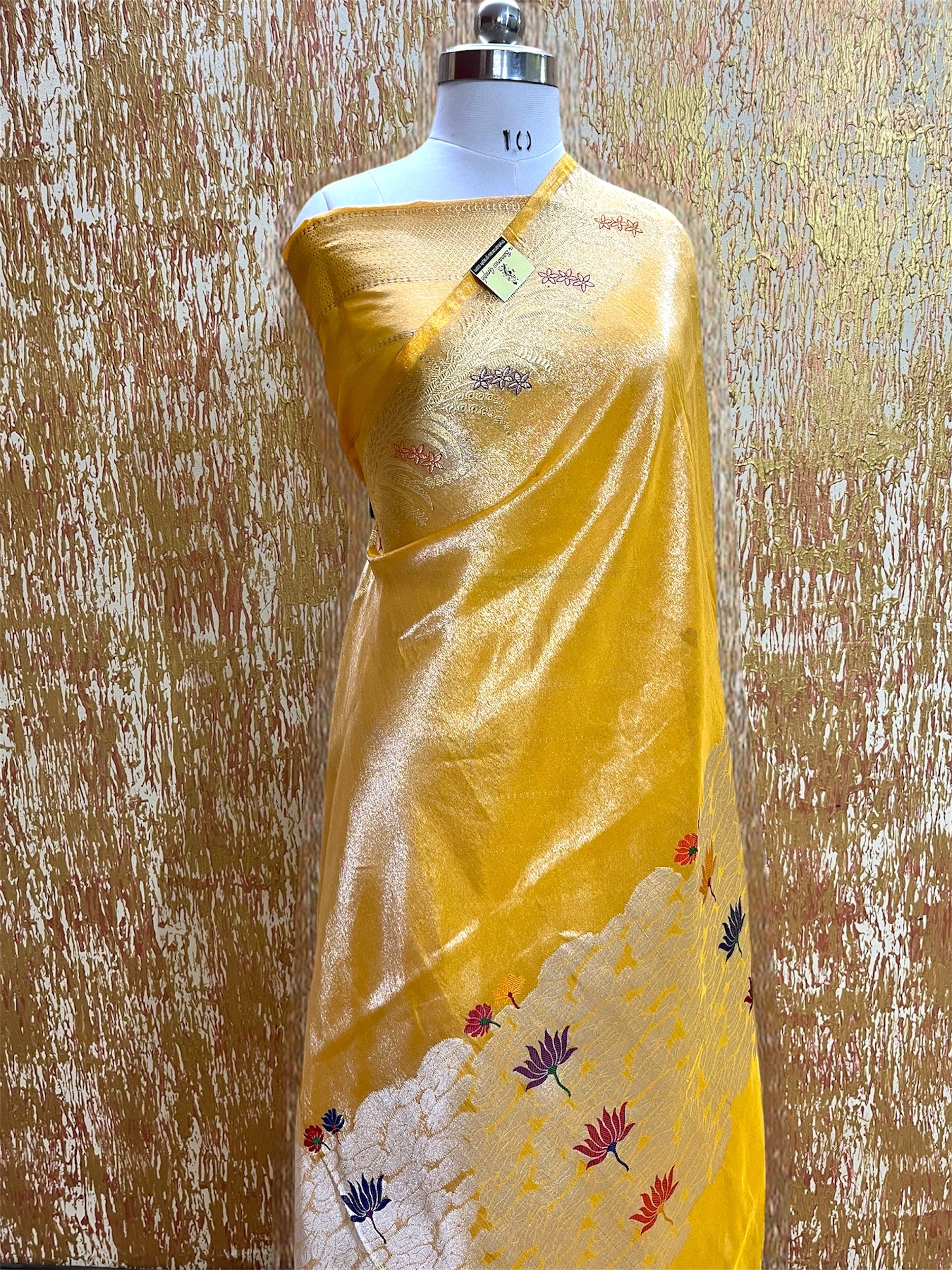 Gold Pure Tissue Handloom Silk with Meenakari Kadhua Motifs - Banarasi Saree