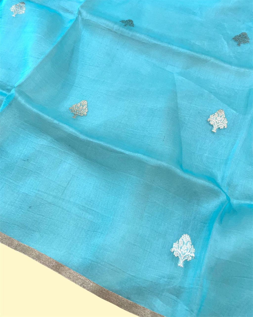 Pure Kora Handloom Silk - Kadhua Motifs Banarasi Saree