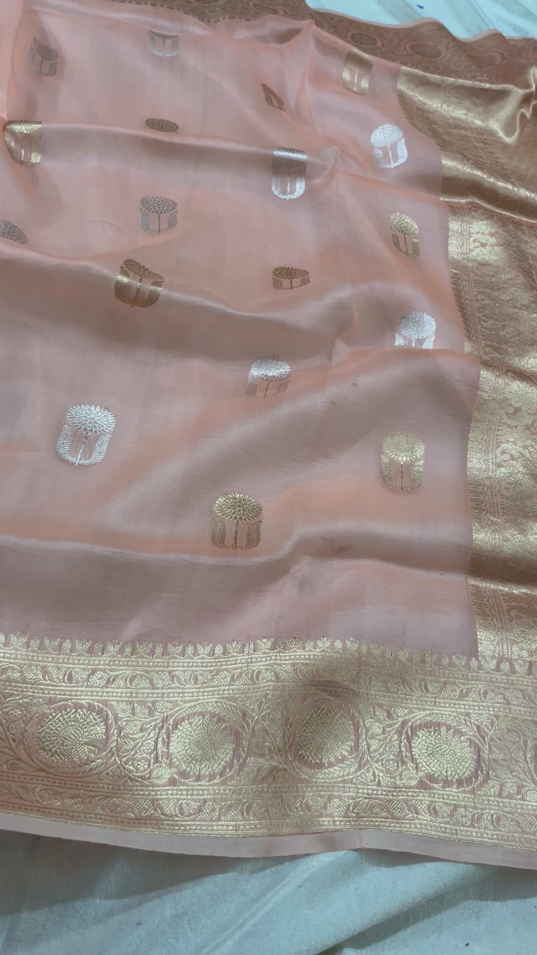Pure Kora Handloom Silk - Kadhua Motifs Banarasi Saree